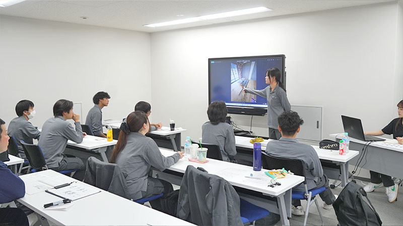 自分が行った作業を解説し伝える力を育む研修