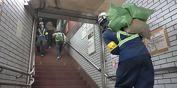 揚重4課_駅夜間工事